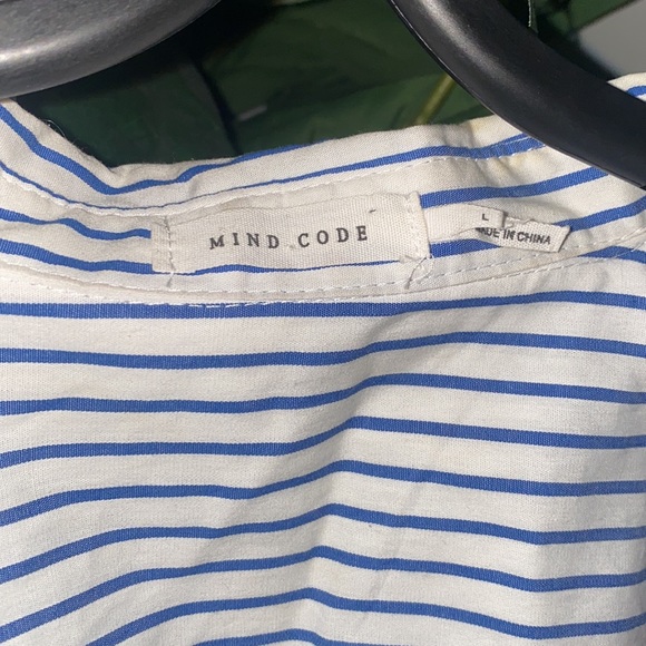 Mind code
Size L
Crop top
Button up - Picture 5 of 6